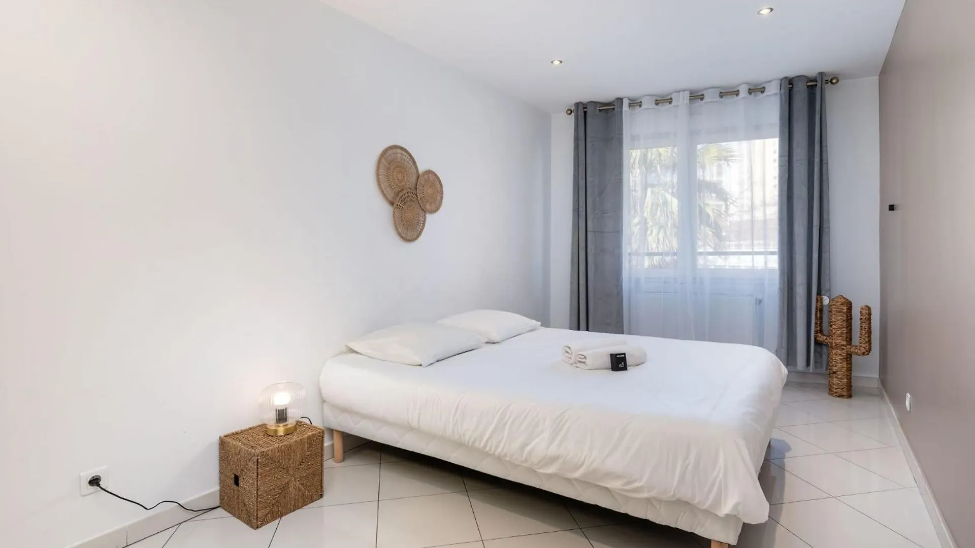 Hébergement de vacances Maison Frappaz - 4 Bedrooms With Garden Villeurbanne