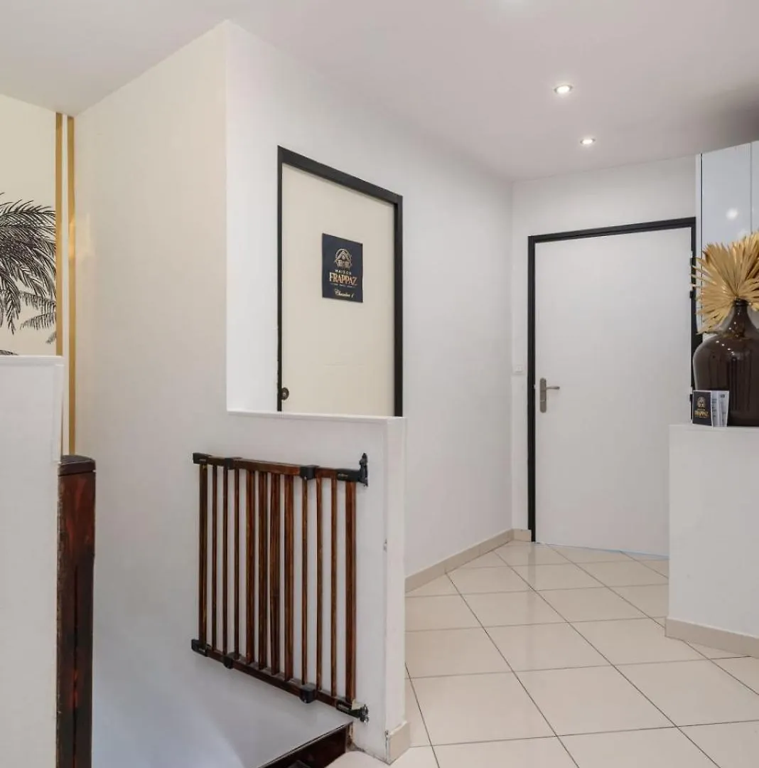 Hébergement de vacances Maison Frappaz - 4 Bedrooms With Garden Villeurbanne France