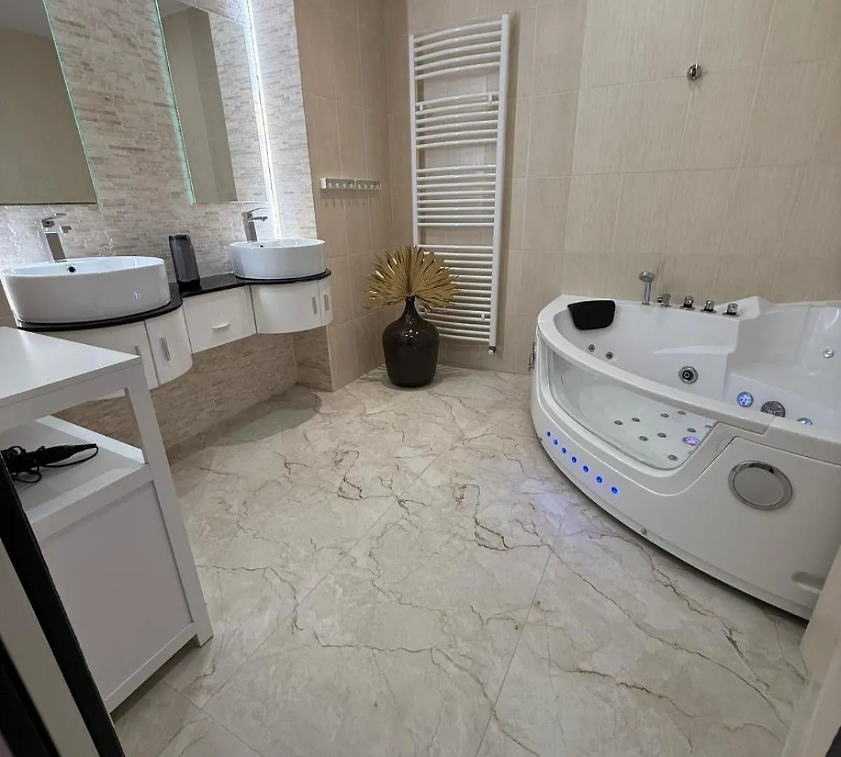 Maison Frappaz - 4 Bedrooms With Garden Villeurbanne 0*,  France
